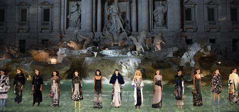 collezione fendi fontana di trevi illustratore